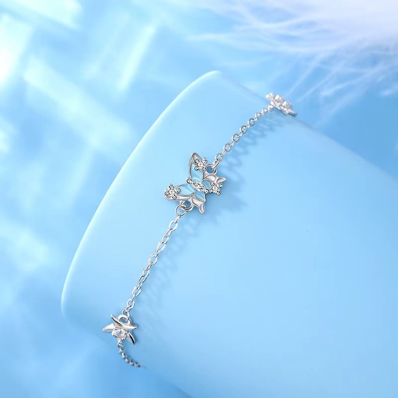 🦋 Pulsera "Mariposa Azul": Un toque de encanto atemporal y feminidad ✨